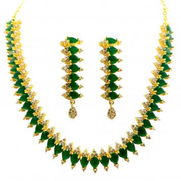 Beauty of Emerald SemiPrecious Fresh Water Pearl Neckla...